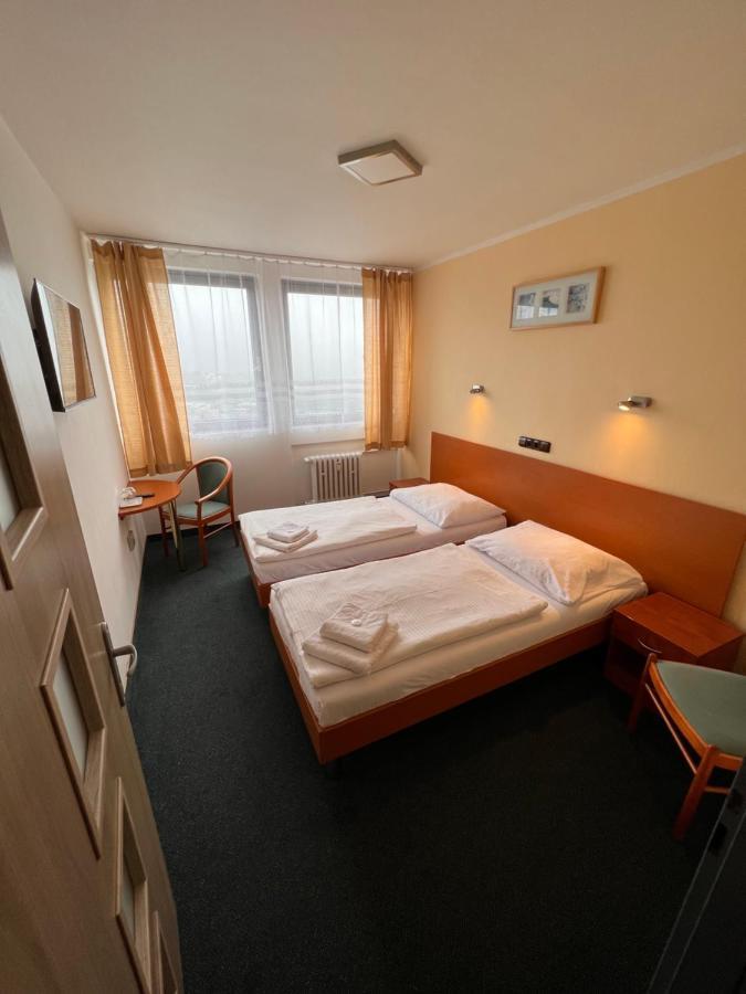 Hotel Labe Литомержице Экстерьер фото