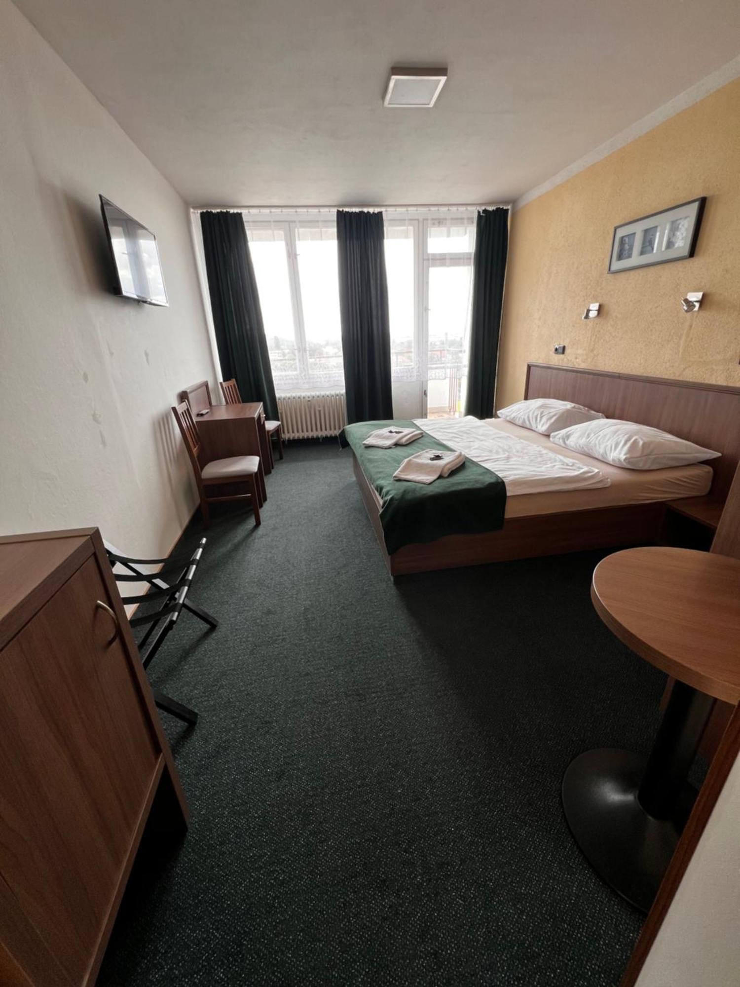 Hotel Labe Литомержице Экстерьер фото